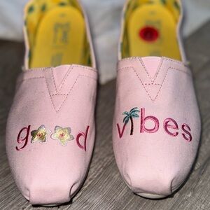 TOMS Good Vibes Pink Slip-On Shoes with Embroidered Design Brand New Size 6